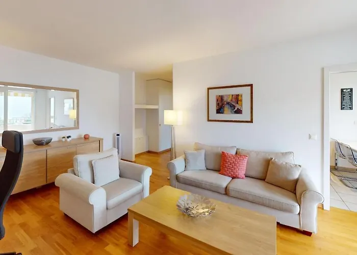 2-bedroom, 2-bathroom Apartment, Parking & View - - Cd20-3f * Pully