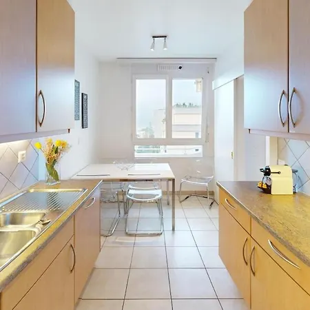 2-bedroom, 2-bathroom Apartment, Parking & View - - Cd20-3f