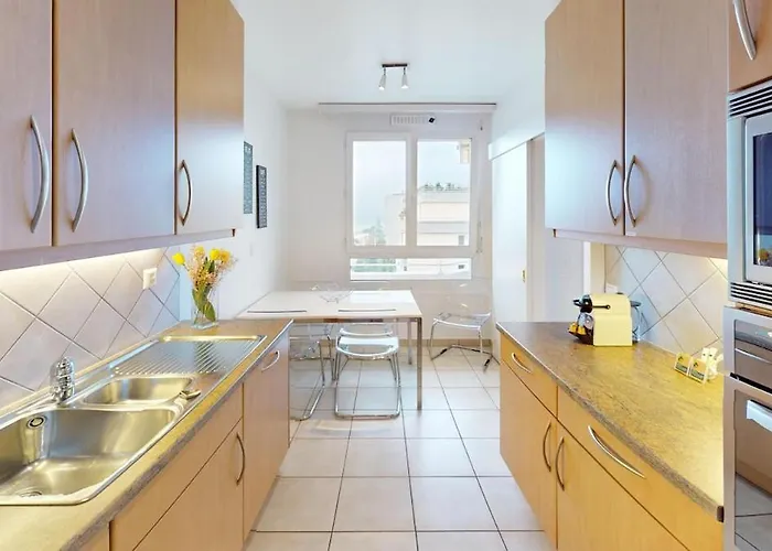 2-bedroom, 2-bathroom Apartment, Parking & View - - Cd20-3f